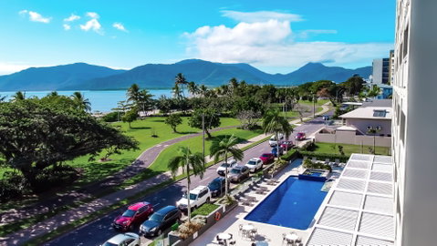 Holiday Inn Cairns Harbourside - Accommodation Redcliffe 1