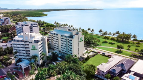 Holiday Inn Cairns Harbourside - Accommodation Redcliffe 2