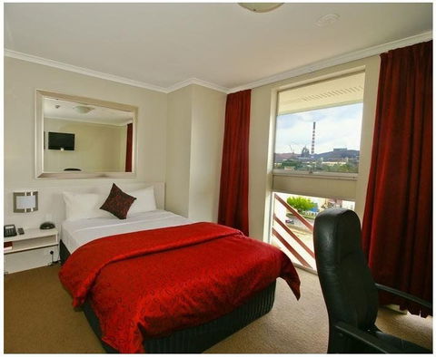 Isa Hotel - Accommodation Redcliffe 2