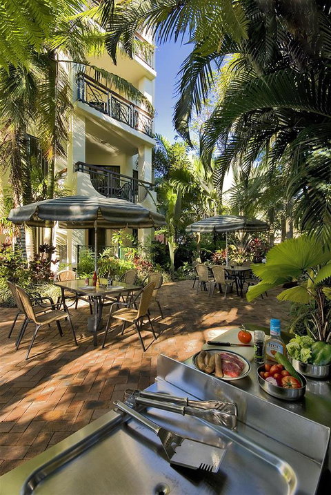 Tropic Towers Apartments - Accommodation Redcliffe 2
