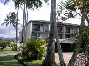 Cairns Holiday Lodge - Accommodation Redcliffe 0