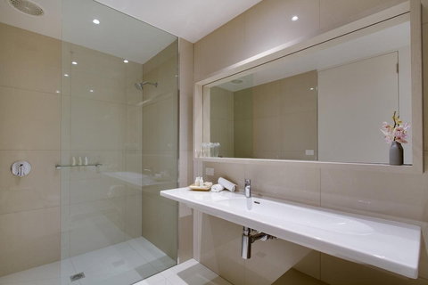 Quarters At Flinders Hotel - Accommodation Redcliffe 2