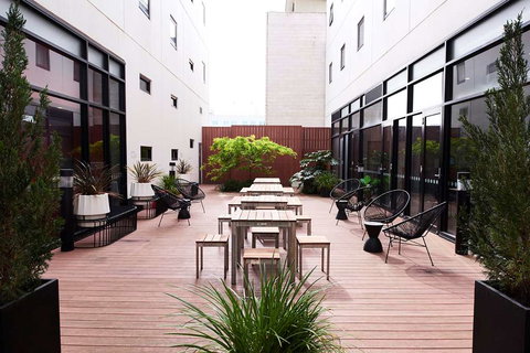 Essence Hotel Carlton - Accommodation Redcliffe 1