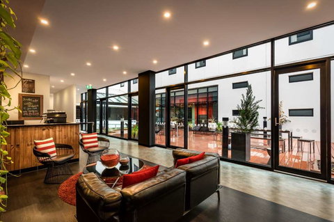 Essence Hotel Carlton - Accommodation Redcliffe 2