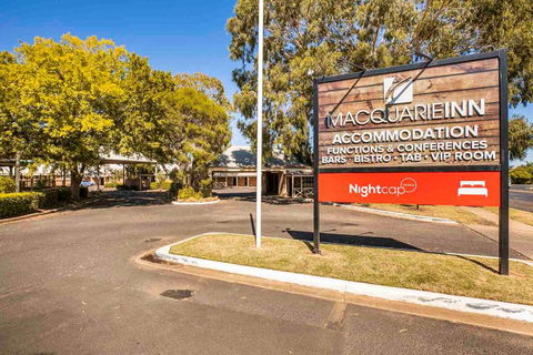 Macquarie Inn - Accommodation Redcliffe 0