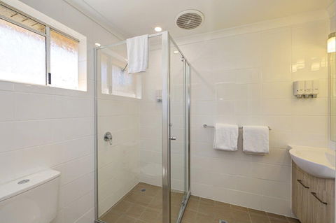 Smart Motels Bert Hinkler - Accommodation Redcliffe 2