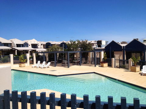 Margarets Beach Resort - Accommodation Redcliffe 2