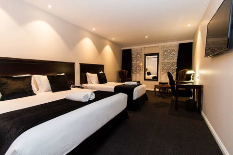 International Hotel Wagga Wagga - Accommodation Redcliffe 2