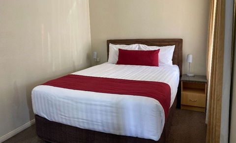 Ashton Townhouse Motel & Suites Tumut - Accommodation Redcliffe 1