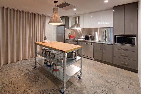 Zara Tower Serviced Apartments - Accommodation Redcliffe 9