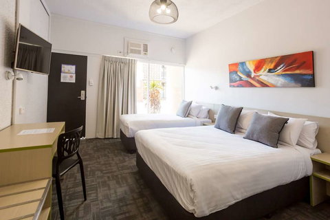 Emerald Star, a Nightcap Hotel - Accommodation Redcliffe 2