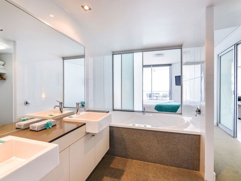 Grand Mercure Apartments Bargara - Accommodation Redcliffe 6