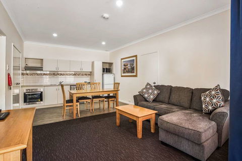 Karratha Central Apartments - Accommodation Redcliffe 11