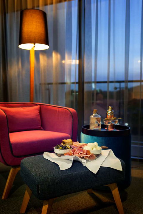 East Hotel - Accommodation Redcliffe 12