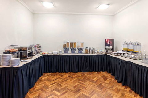 Best Western Plus Garden City Hotel - Accommodation Redcliffe 14