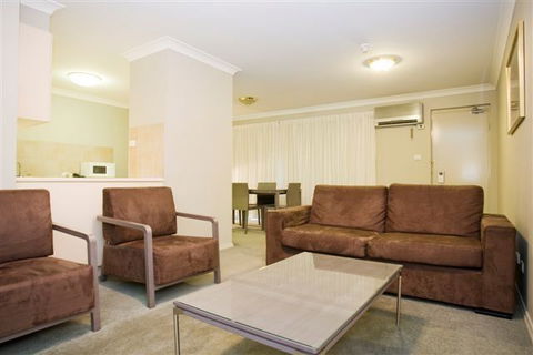 Pinnacle Apartments - Accommodation Redcliffe 2