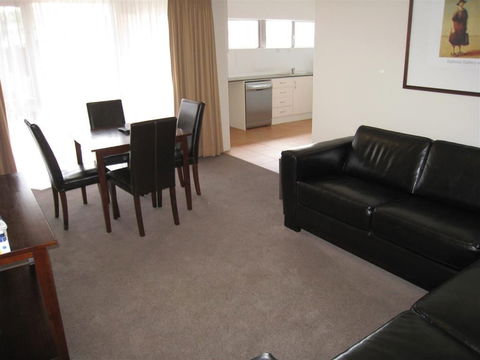 Forrest Hotel & Apartments - Accommodation Redcliffe 3
