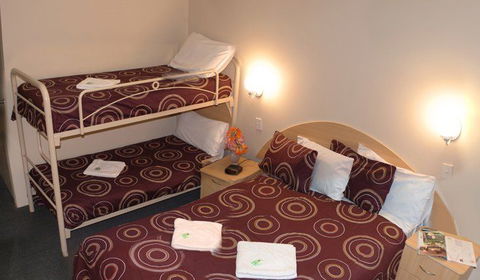 Arena Hotel - Accommodation Redcliffe 2