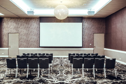 Holiday Inn Warwick Farm - Accommodation Redcliffe 7