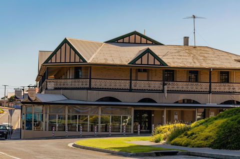 Aurora Ozone Hotel - Accommodation Redcliffe 1