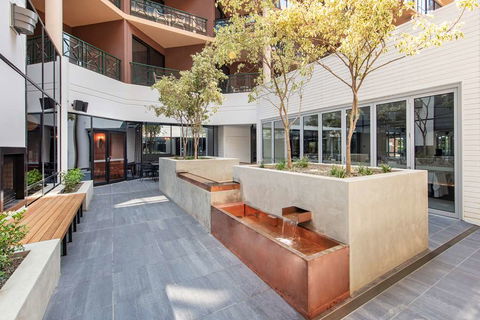 Amora Hotel Riverwalk Melbourne - Accommodation Redcliffe 2