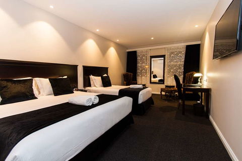 International Hotel Wagga Wagga - Accommodation Redcliffe 2