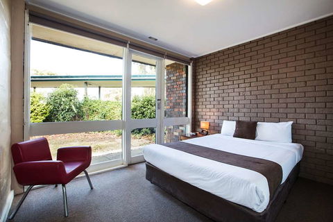 Burvale Hotel - Accommodation Redcliffe 1