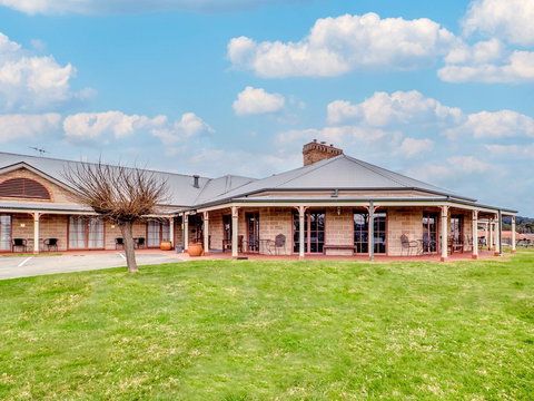 The Bowen Inn Motel - Accommodation Redcliffe 0