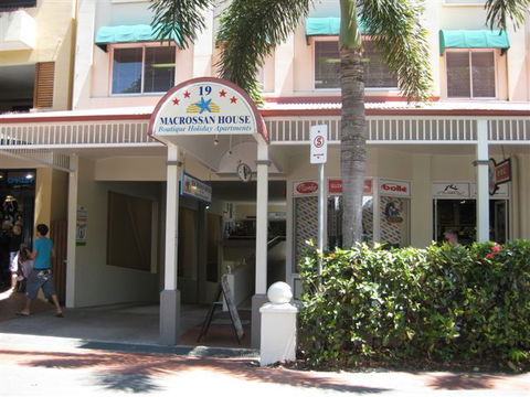 Macrossan House Boutique Holidays Apts - Accommodation Redcliffe 1
