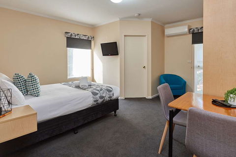 Elphin Villas - Accommodation Redcliffe 2