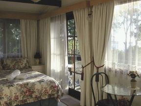 Chalet Swisse Spa - Accommodation Redcliffe 1