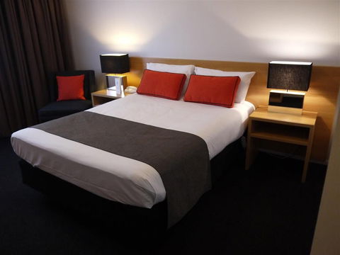 Alpha Hotel Canberra - Accommodation Redcliffe 0