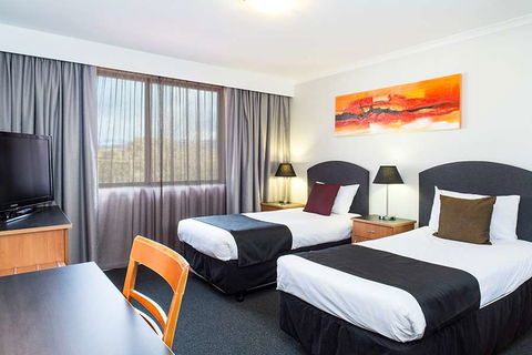 Alpha Hotel Canberra - Accommodation Redcliffe 2