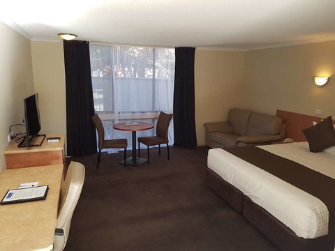 Best Western Chaffey Intl Motor Inn - Accommodation Redcliffe 2