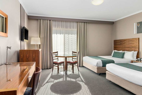 Quality Hotel Dickson - Accommodation Redcliffe 1