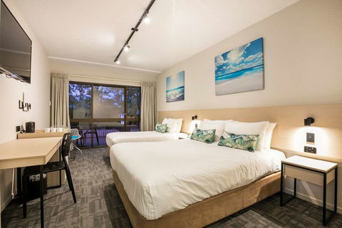 Kawana Waters Hotel By NightCap - Accommodation Redcliffe 2