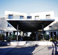 Golden Pebble Hotel - Accommodation Redcliffe