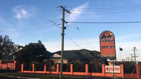 Across Country Motel & Svcd Apts - Accommodation Redcliffe 0