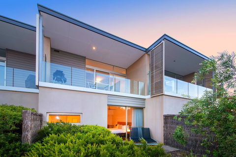 Smiths Beach Resort - Accommodation Redcliffe 1