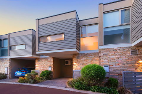 Smiths Beach Resort - Accommodation Redcliffe 2