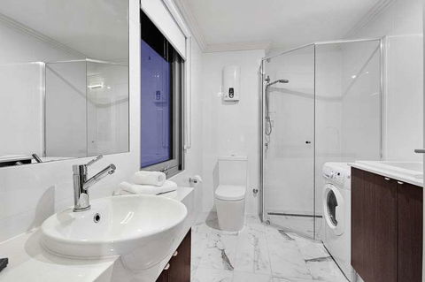 Attika Hotel - Accommodation Redcliffe 3