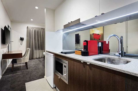 Attika Hotel - Accommodation Redcliffe 5
