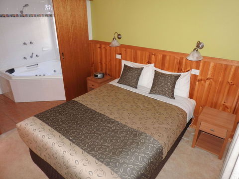 Golden Heritage Motor Inn & Cottages - Accommodation Redcliffe 9