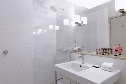 QT Canberra - Accommodation Redcliffe 5