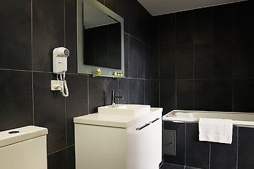 Crown on Darby - Accommodation Redcliffe 5