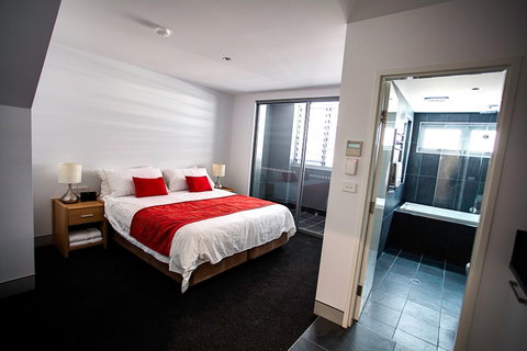Crown on Darby - Accommodation Redcliffe 8