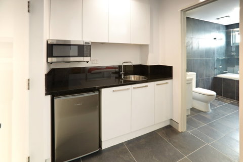 Crown on Darby - Accommodation Redcliffe 9