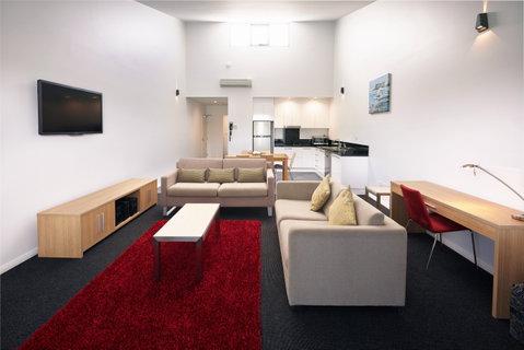 Crown on Darby - Accommodation Redcliffe 10