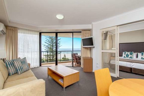 Mantra Coolangatta Beach - Accommodation Redcliffe 2