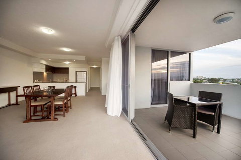Curtis Central Apartments - Accommodation Redcliffe 4
